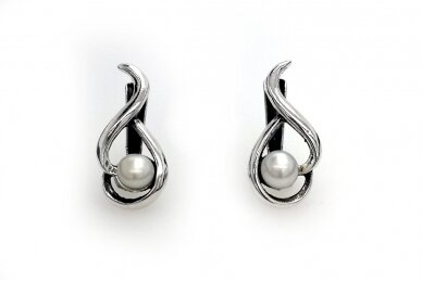 Earrings with cultivated freshwater pearl A0310350300