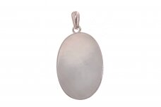 Silver pendant with mother of pearl