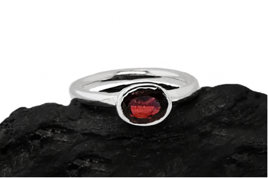 Silver ring with Garnet Silver ring with Garnet