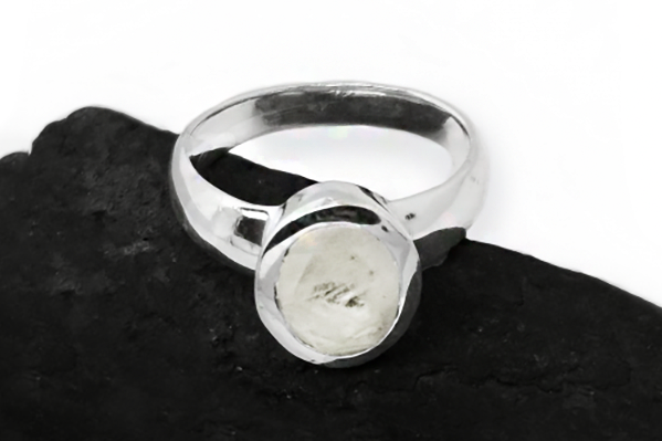Silver ring with Moonstone Silver ring with Moonstone