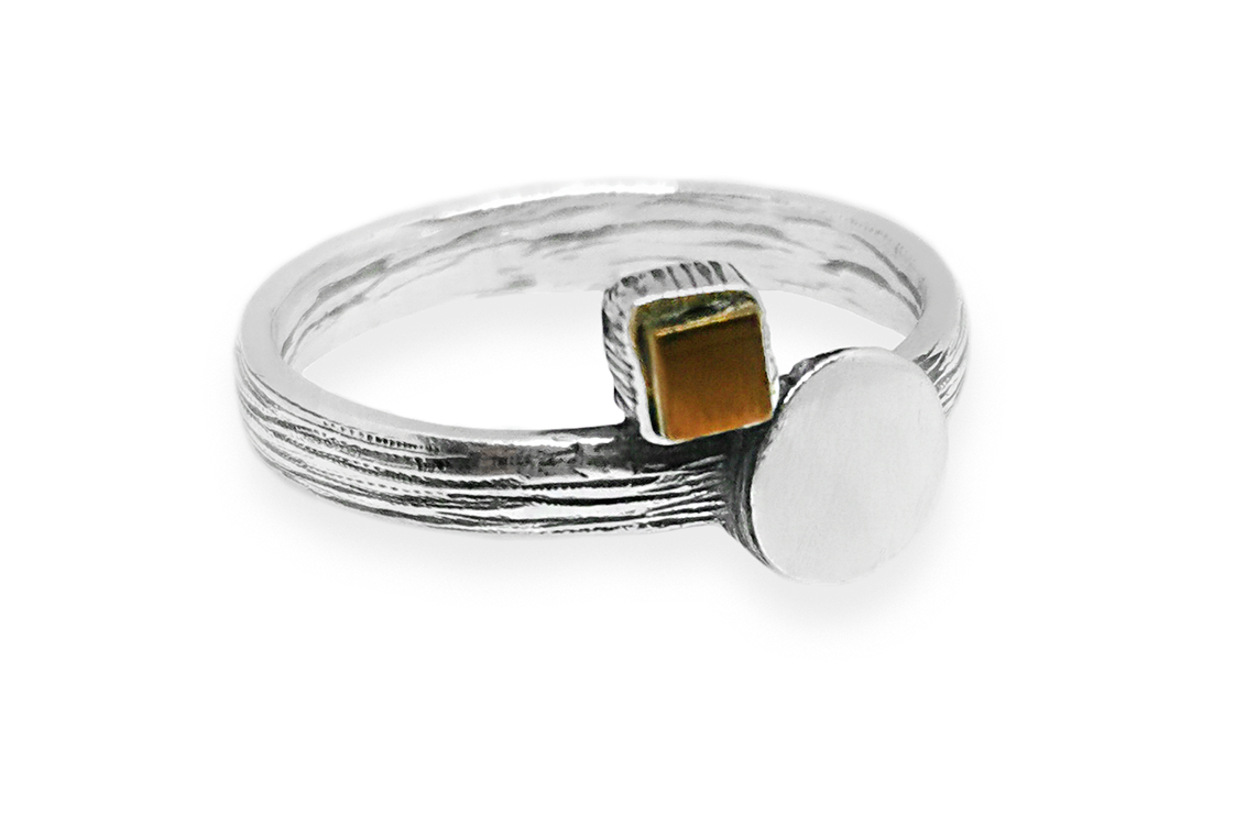 Exclusive ring with Hematitte 1