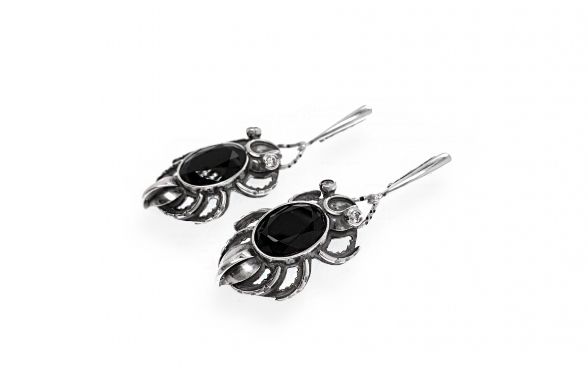 Exclusive earrings - Onyx beetles 1
