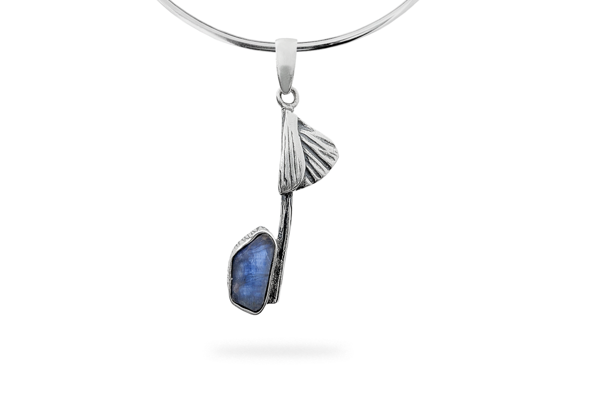 Exclusive pendant with Kyanite 1 Exclusive pendant with Kyanite 1