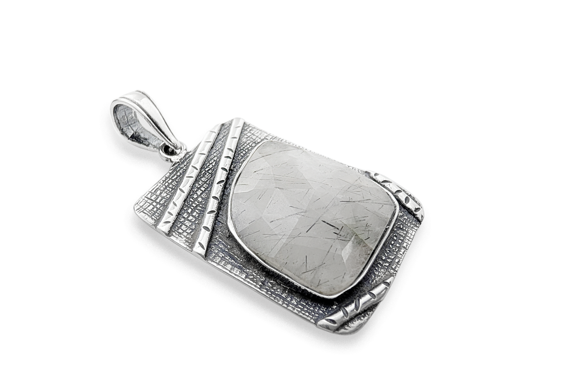 Exclusive pendant with Quartz 2 Exclusive pendant with Quartz 2