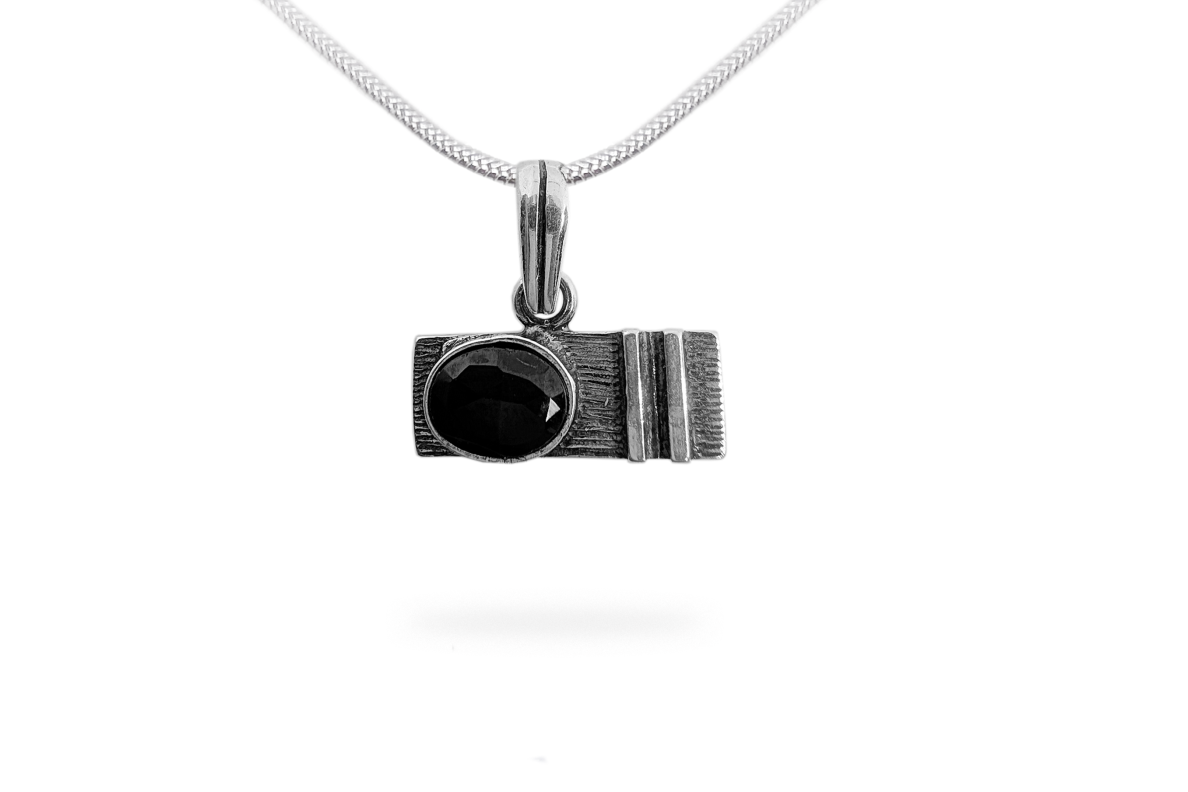 Exclusive pendant with Onyx