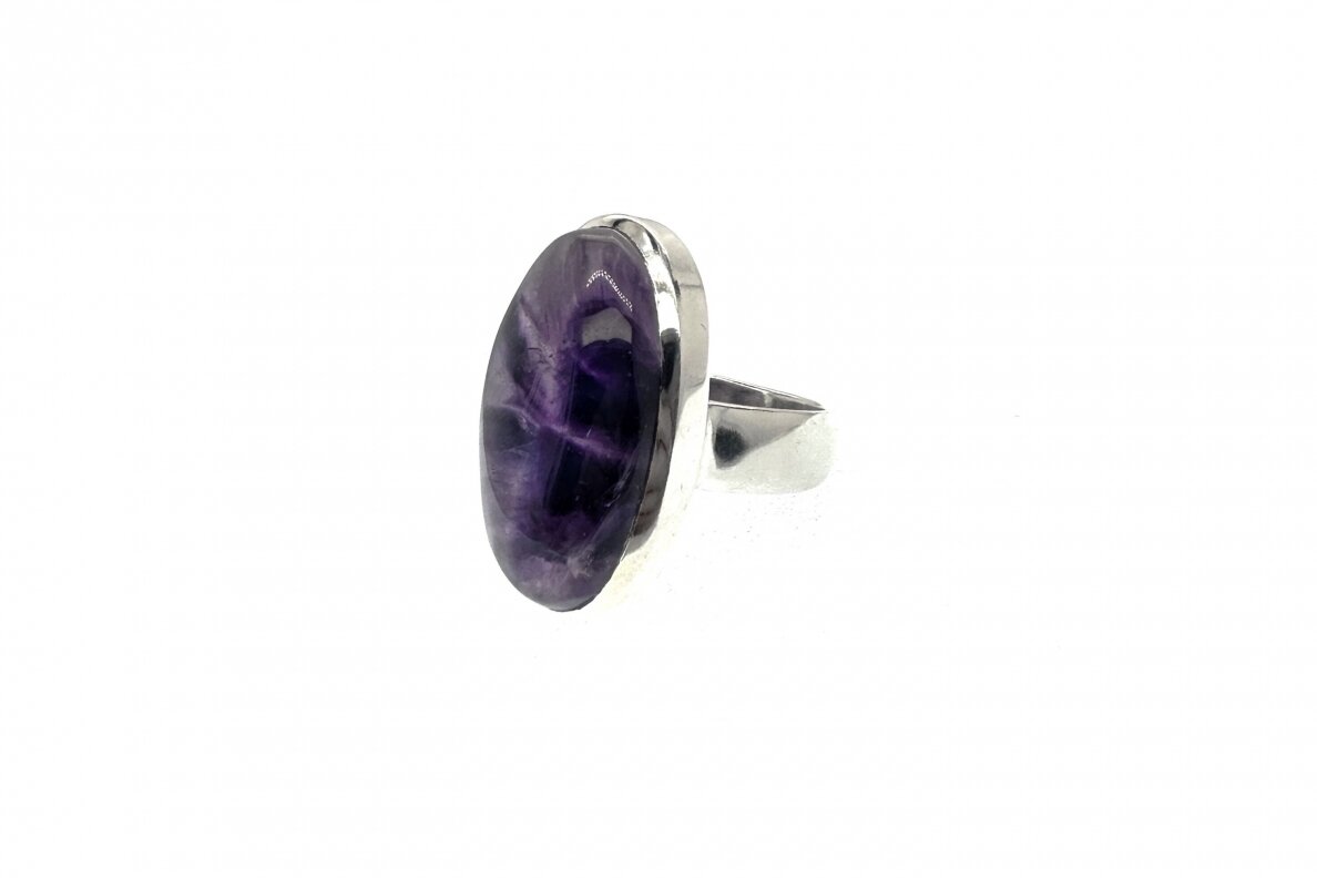 Exclusive ring with amethyst 1