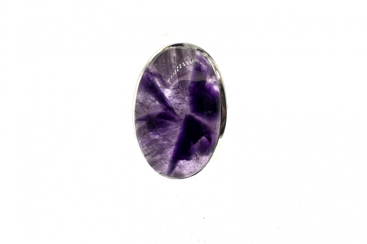 Exclusive ring with amethyst