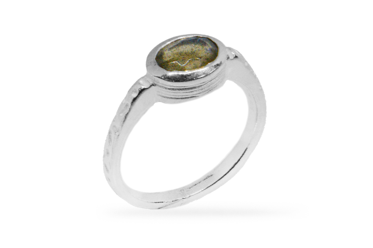 Exclusive ring with Labradorite Exclusive ring with Labradorite
