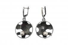 Exclusive concave earrings with cultured pearl
