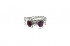 Exclusive ring with garnet stone