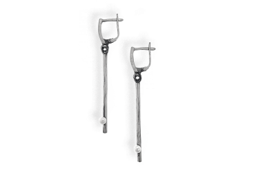 Exclusive minimalist earrings