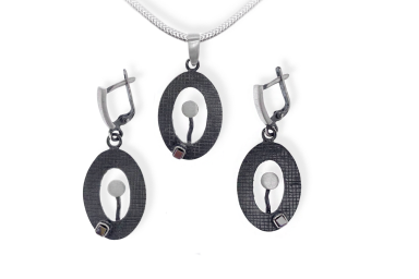 Exclusive set with hematite