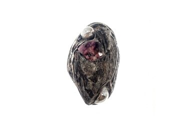 Exclusive pendant - Garnet inside polished stone Exclusive pendant - Garnet inside polished stone