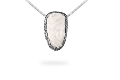 Pendant "The girl and the eagle"