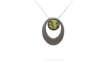 Exclusive pendant with Serpentine