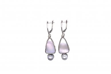 Earrings with Cultured pearl
