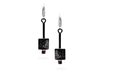Exclusive earrings with Hematite
