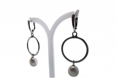 Exclusive earrings with cultured pearl 1