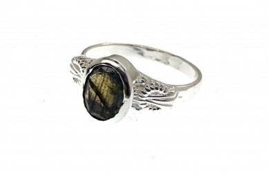 Exclusive ring with labradorite 1