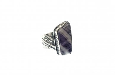 Exclusive ring with amethyst 1