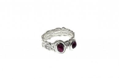 Exclusive ring with garnet stone 1