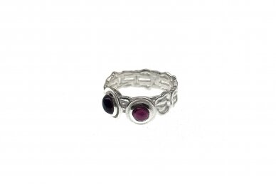 Exclusive ring with garnet stone 2