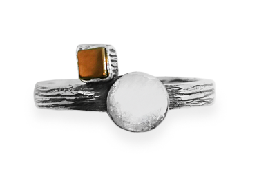 Exclusive ring with Hematitte 2 Exclusive ring with Hematitte 2