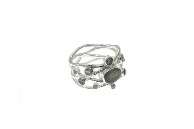 Exclusive ring with labradorite stone 1