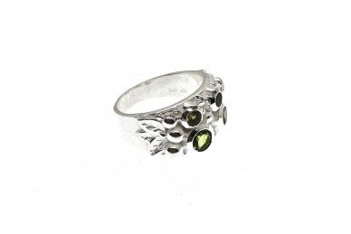 Exclusive ring with peridot stone 1