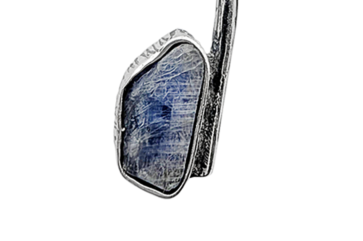 Exclusive pendant with Kyanite 4 Exclusive pendant with Kyanite 4