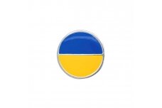 Apvalus sidabrinis ženkliukas su Ukrainos vėliavos spalvomis