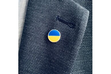 Apvalus sidabrinis ženkliukas su Ukrainos vėliavos spalvomis 1