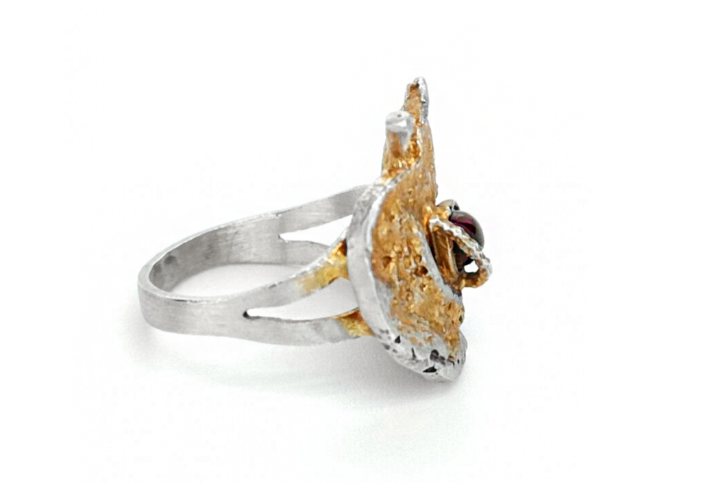 Žiedas "Obuoliukas" su granato akmenuku 1 Žiedas "Obuoliukas" su granato akmenuku 1